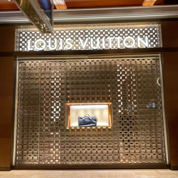 Save this listing to return to my closet - Love Vintage LV ! Stop by anytime❤️ - Picture 4 of 4